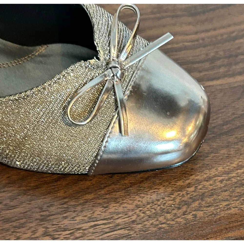 Ros Hommerson Tawnie Silver Metallic Bow Cap Toe Low Block Heel Pumps Womens 6WW